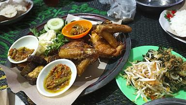 WARUNG LESEHAN BEBEK GORENG KHAS KARTOSURO