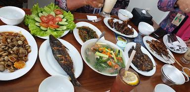 D'CAPTAIN PUSAT BAKARAN BANYUMAS SEAFOOD / AIR TAWAR & COFFE SHOP