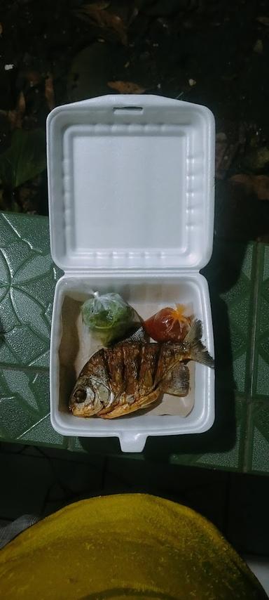 PONDOK LESEHAN IKAN & AYAM BAKAR BU OEN