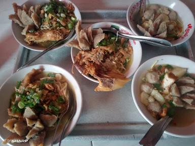 WARUNG DPR (SOTO, BAKSO DAN MIE AYAM)