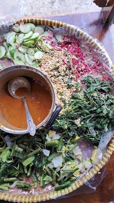 WARUNG BAKSO & SOP TETELAN KIDUL ANDHANG (BANG KUMIS)