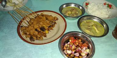 SATE BEBEK DAN SATE AYAM BERKOH