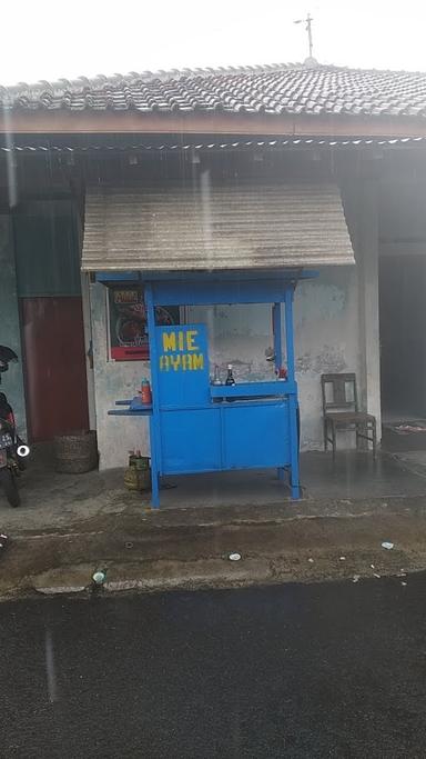 WARUNG MAKAN BU RU