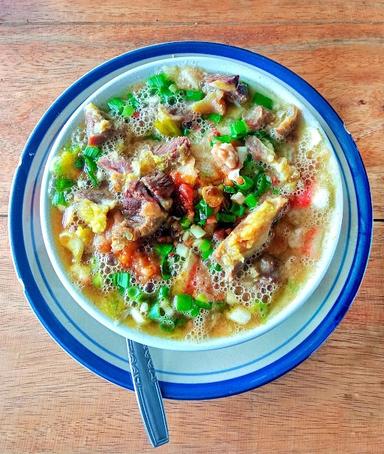 WARUNG MAKAN KUPAT TAHU & SOTO AYAM LUMAYAN