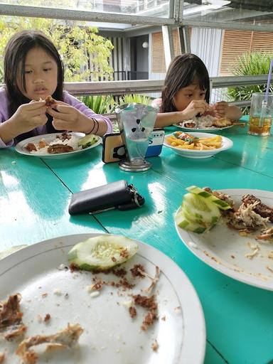 AYAM GORENG TANTENE PABUARAN