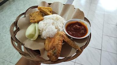 AYAM PENYET DAN SOTO OISHII