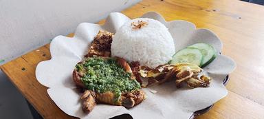 AYAM PENYET SAMBEL IJO NGAPAK