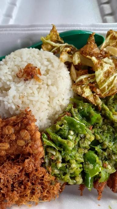 AYAM PENYET SAMBEL IJO NGAPAK