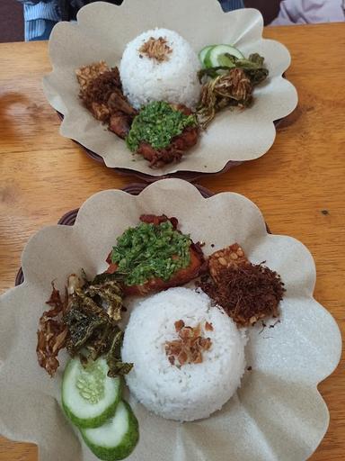 AYAM PENYET SAMBEL IJO NGAPAK