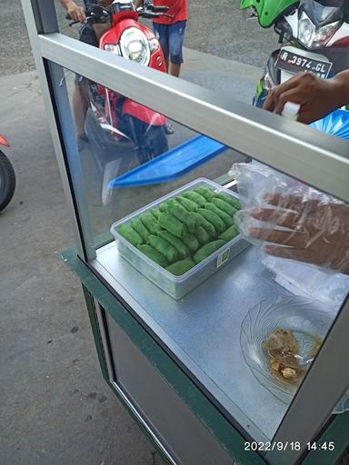 ES PISANG IJO (DEPAN BURSA KAMPUS)