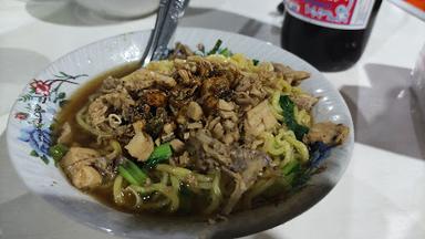 MIE AYAM PAK KUMIS ASLI BUMIAYU