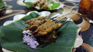 SATE AYAM ARCA MADURA