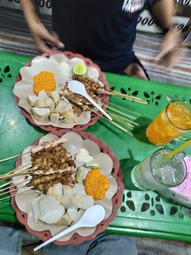 SATE TAICHAN TB & AYAM GORENG BAE