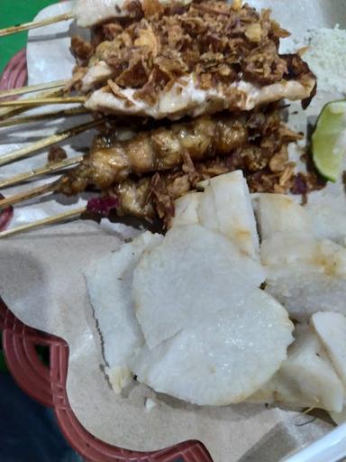 SATE TAICHAN TB & AYAM GORENG BAE