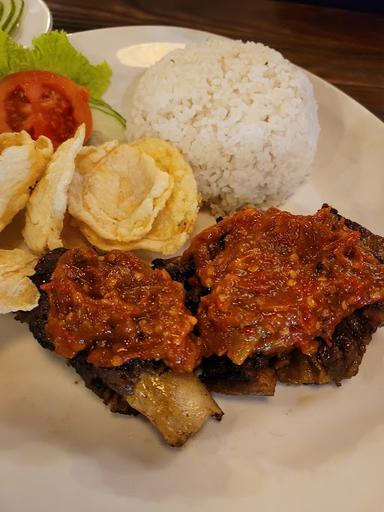 TEPI JALAN BISTRO