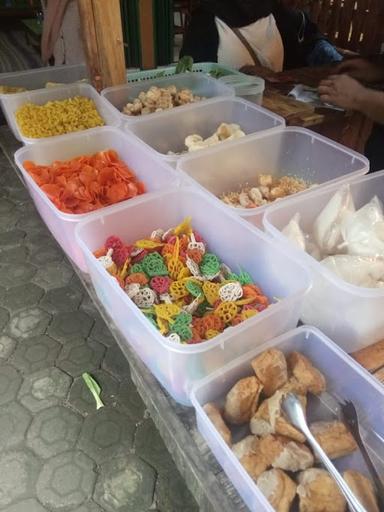 WARUNG SI EMA KHAS SUNDA