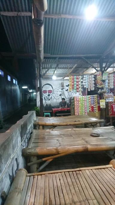 WARUNG ANDOE