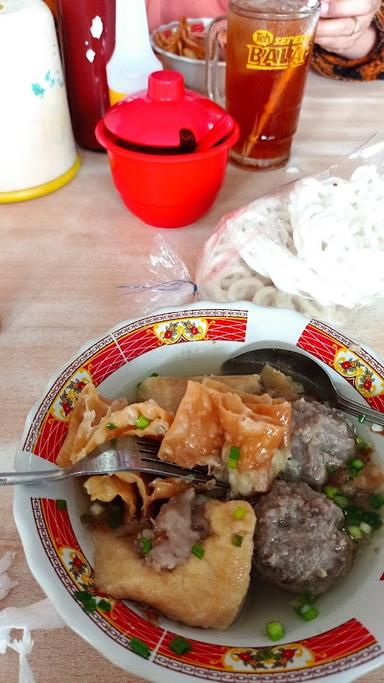 BAKSO PAK SUTO DEPAN MAN