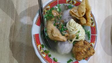 BAKSO PAK SUTO DEPAN MAN