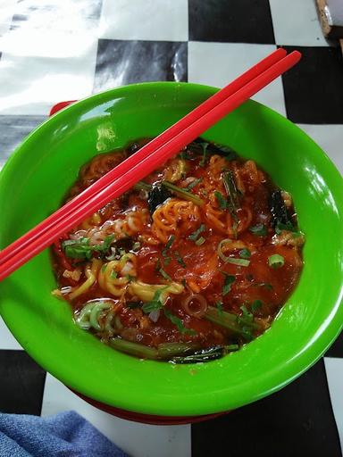 MIE AYAM MERAHDELIMA