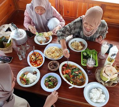 RUMAH MAKAN SAUNG JEMBAR CIHAURBEUTI