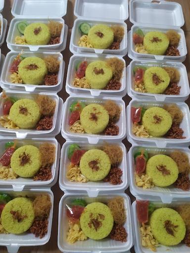 NASI KUNING DAN AYAM BAKAR MAMA NAILA PERUMAHAN RAJEG MEKAR RESIDENCE BLOK A7 NO 7