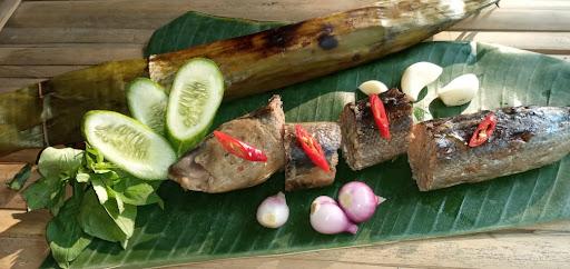 SATE BANDENG DAN AYAM BAKAR NENG AMI