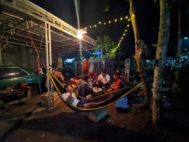 WARUNG SEBLAK BU IYAH