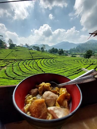 WARUNG KOPI DAN CUANKI AREVAN