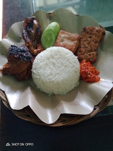 AYAM BAKAR BU DHAR