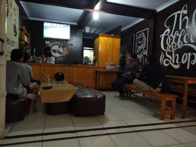 WARUNG KOPI MAK UTI