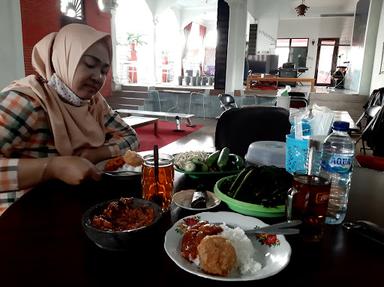 WARUNG MAKAN HJ. SETIASIH