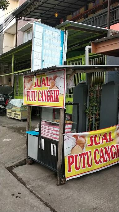 PUTU CANGKIR DAENGTI