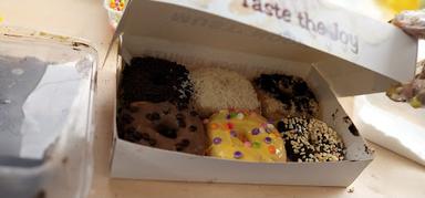 MUSTNOON DONUTS