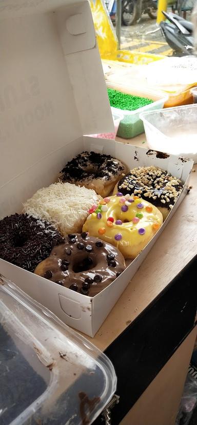 MUSTNOON DONUTS