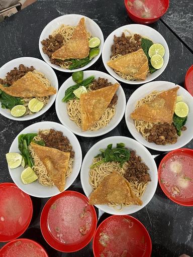 BAKMI BANGKA 77 CABANG JL. TAMALATE