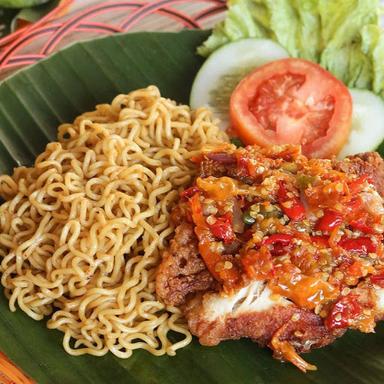 AYAM PENYET CABE IJO ARIMBI