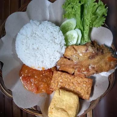 PECEL LELE WAHYU