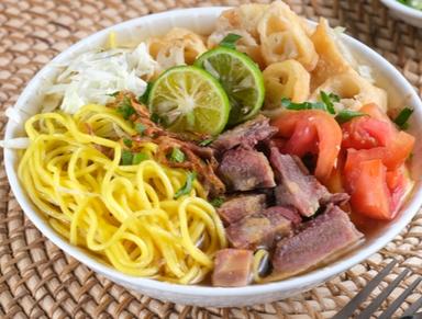 SOTO MIE BOGOR PAK AANG