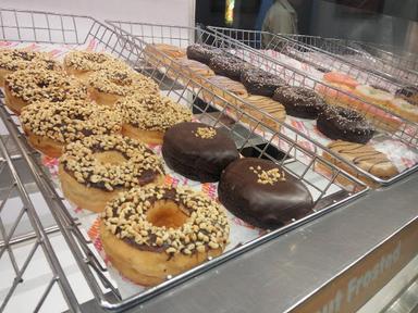 DUNKIN' DONUTS