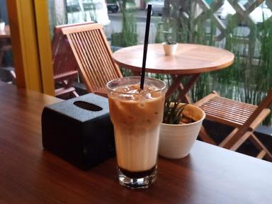 THE GADE COFFEE & GOLD BANDUNG