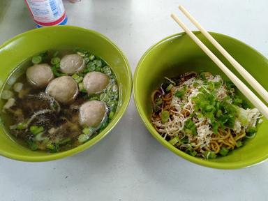 MIE AKUP