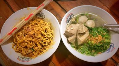 MIE AYAM & BAKSO TULANG RUSUK SOLO BEJO