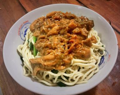 MIE AYAM & BAKSO TULANG RUSUK SOLO BEJO