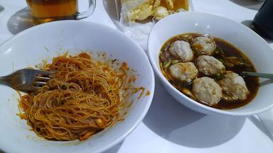 MIE BASO URAT MAS BOY