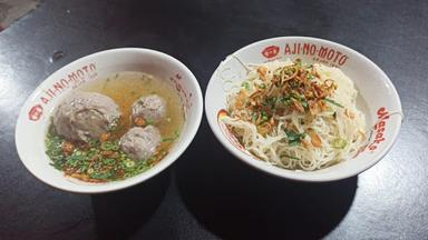 MIE BASO URAT MAS BOY