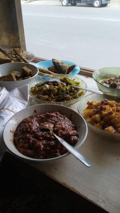 WARUNG NASI IBU TINA