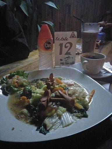 SIMPANG TELU CAFE