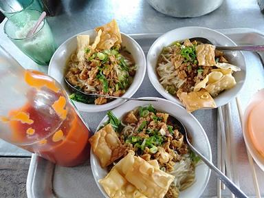 MIE AYAM & BAKSO SIDO MAKMUR