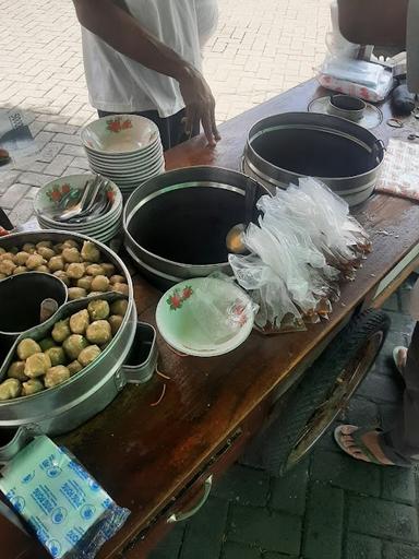 KULINER JAJANAN PENTOL DAN ES GODHER